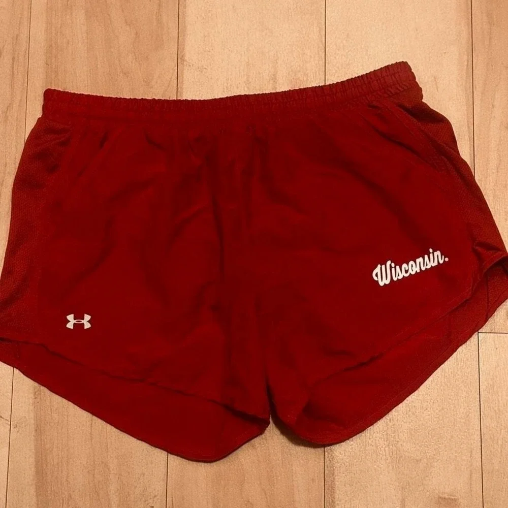 Under‎ Armour Wisconsin Badgers active shorts medium women's